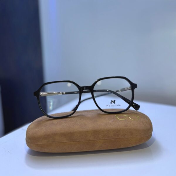 27 Mezguida – Eyeglasses